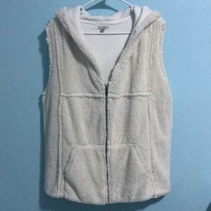 urban outfitter. no leeve outfit